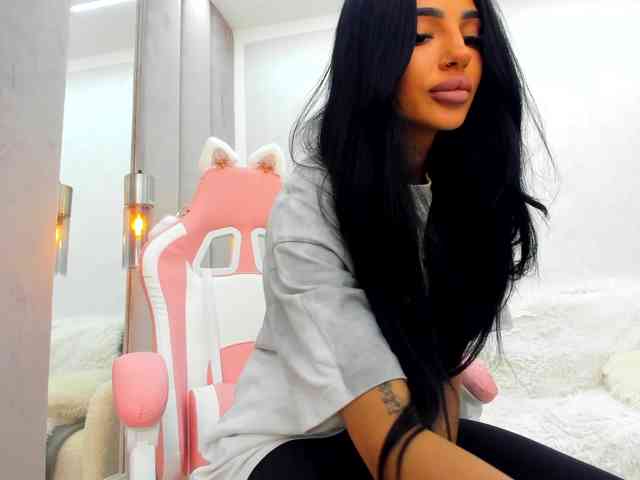 BritneyCharm webcam
