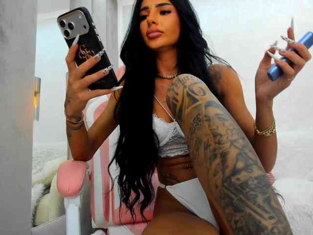 BritneyCharm webcam