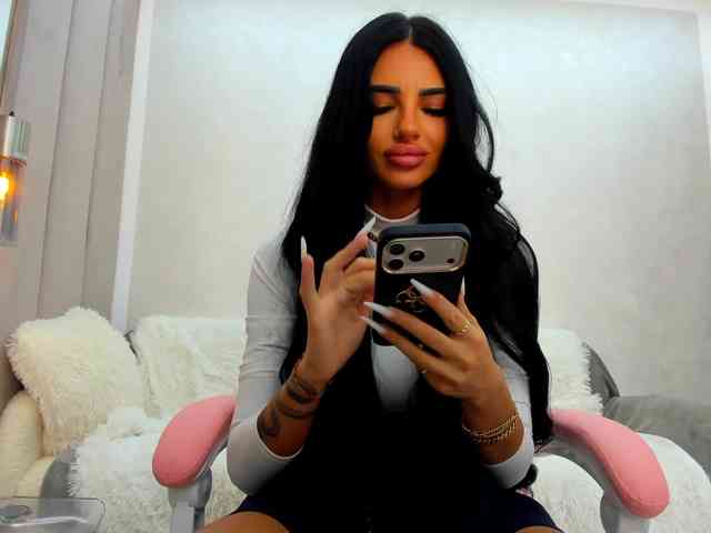 BritneyCharm webcam