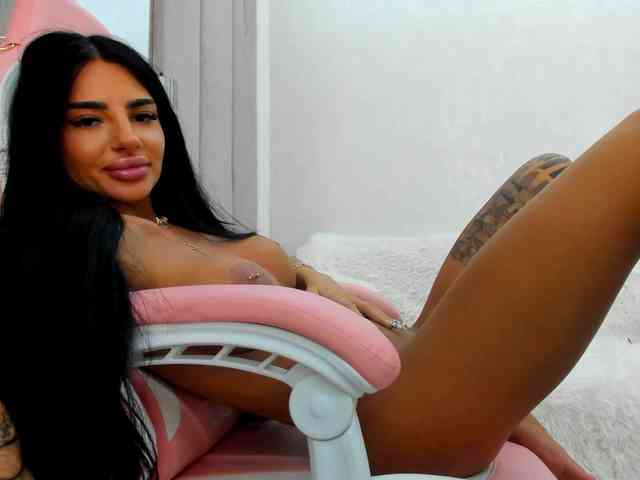 BritneyCharm webcam