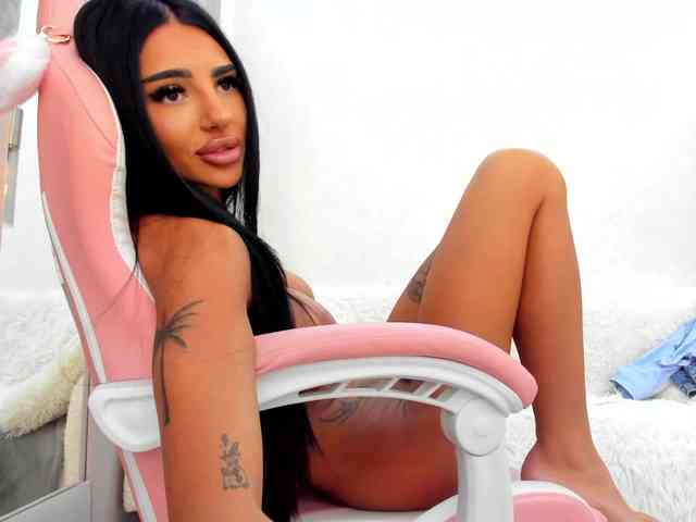 BritneyCharm webcam