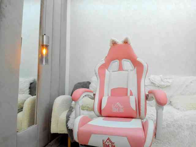 BritneyCharm webcam