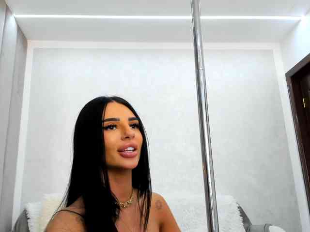 BritneyCharm webcam