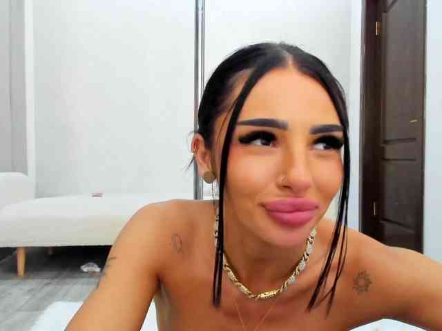 BritneyCharm webcam