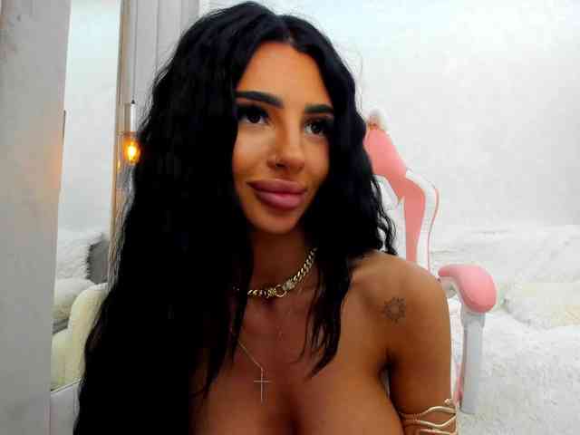 BritneyCharm webcam