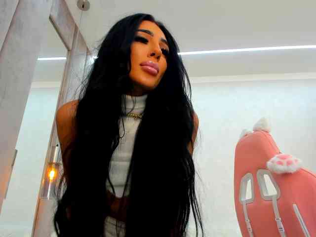 该模特正在直播。 BritneyCharm