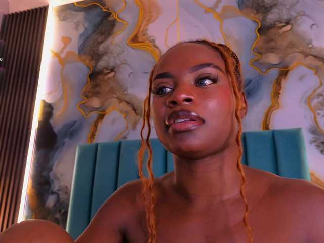 LinsyAdams live cam on BongaCams
