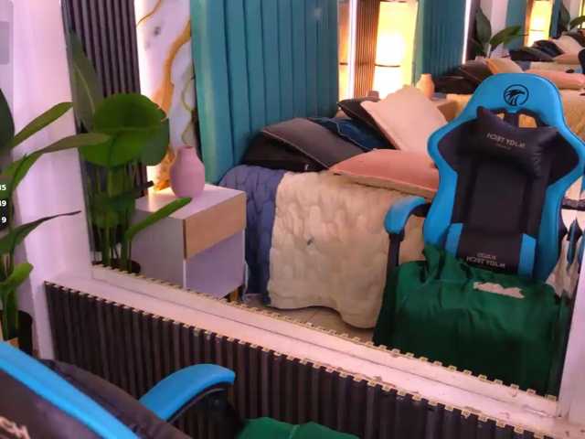 LinsyAdams live cam on BongaCams