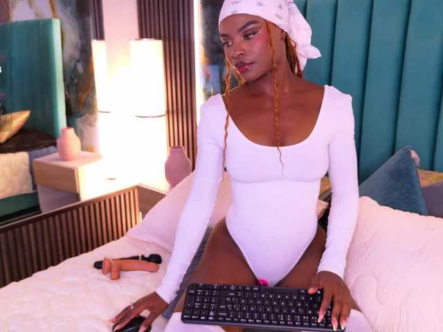 LinsyAdams live cam on BongaCams