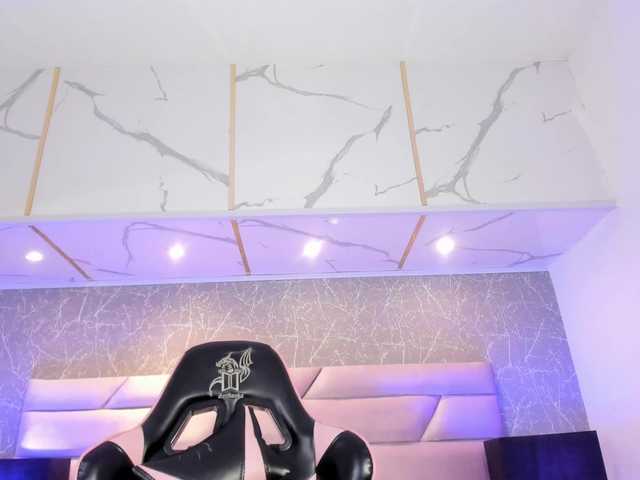 LinsyAdams live cam on BongaCams