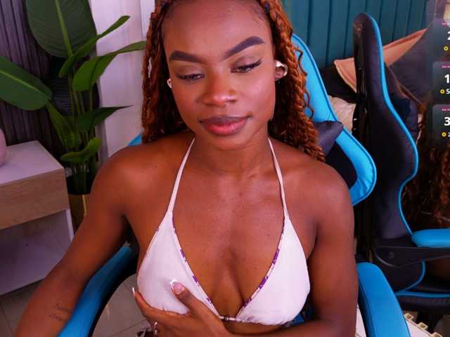 LinsyAdams live cam on BongaCams