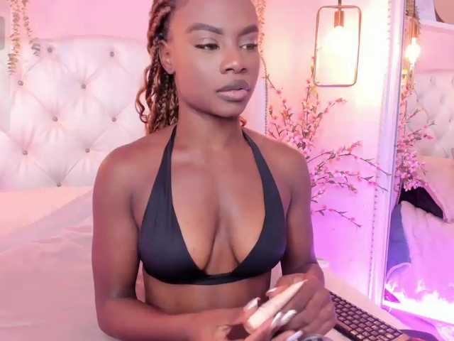 LinsyAdams live cam preview