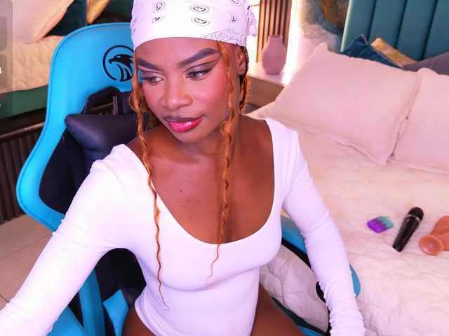 LinsyAdams live cam on BongaCams