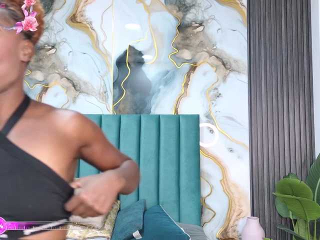 LinsyAdams live cam on BongaCams