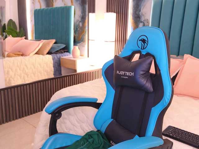 LinsyAdams live cam on BongaCams
