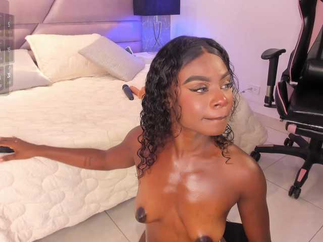 LinsyAdams live cam preview