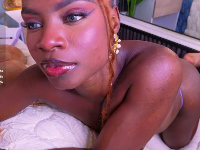 LinsyAdams live cam on BongaCams