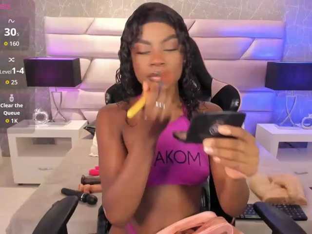 LinsyAdams live cam on BongaCams
