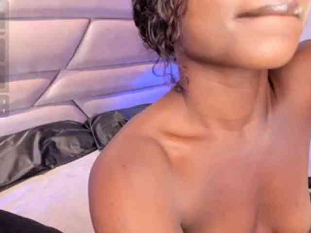 LinsyAdams webcam