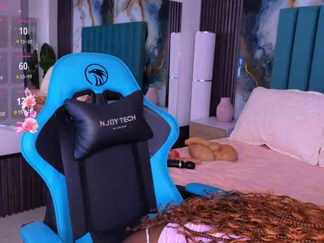 LinsyAdams webcam