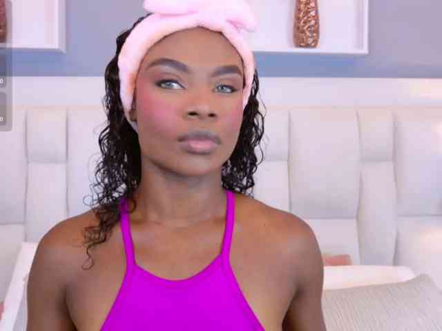 LinsyAdams webcam