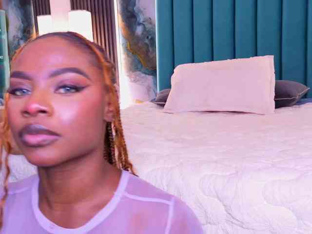LinsyAdams webcam