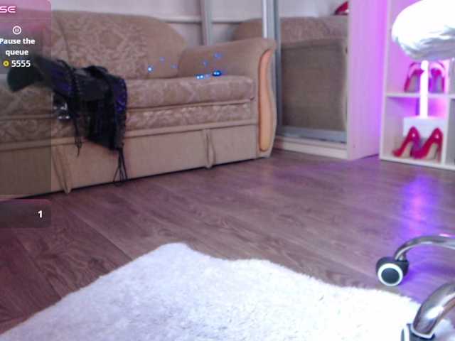 MistressMilfa live cam preview