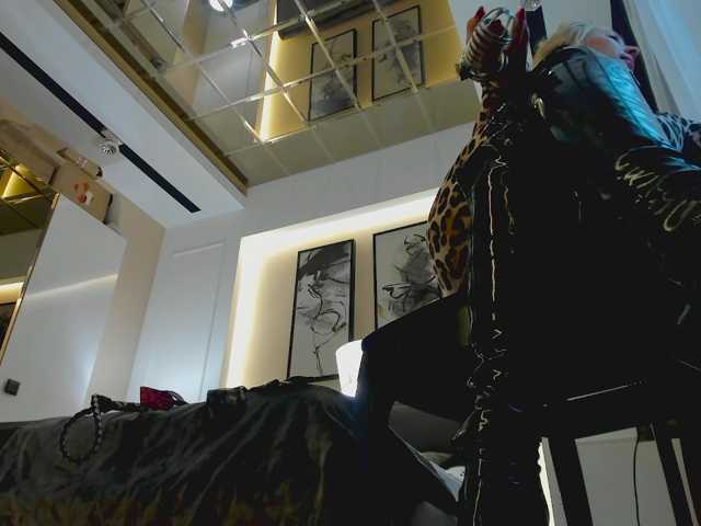 MistressMilfa live cam on BongaCams