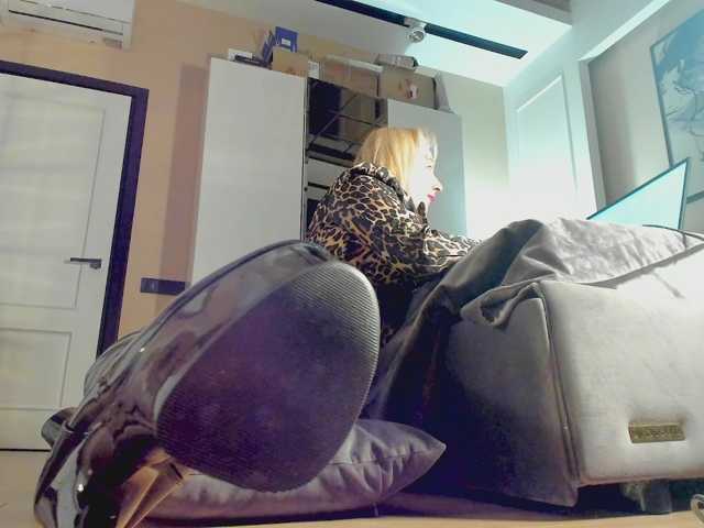 MistressMilfa live cam preview