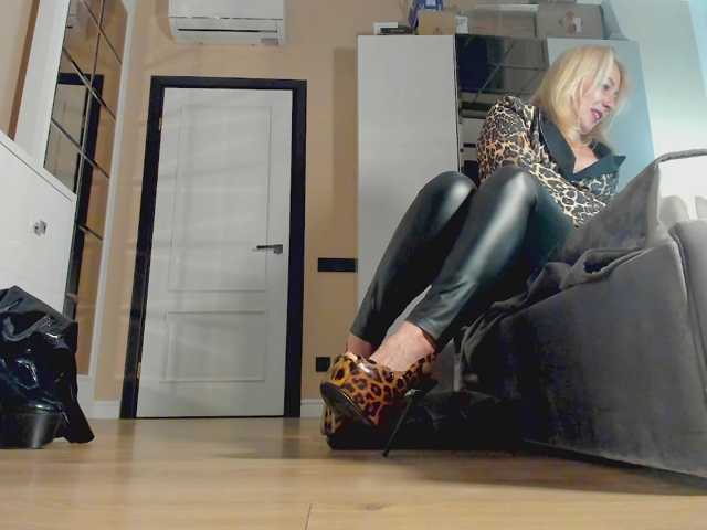 MistressMilfa live cam preview