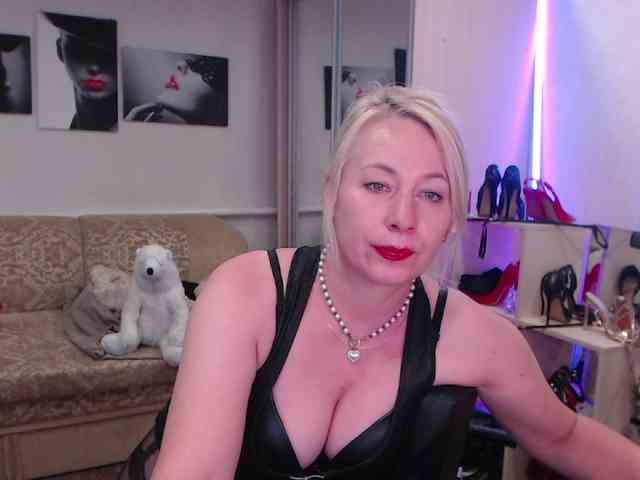 MistressMilfa webcam