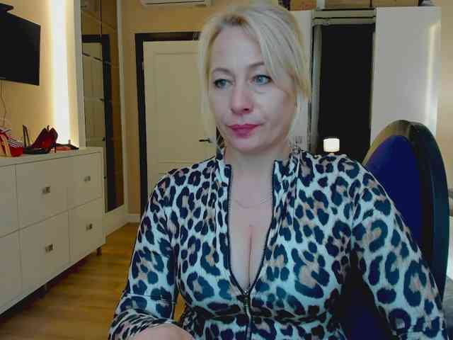 MistressMilfa webcam