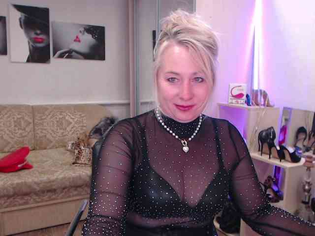 MistressMilfa's webcam live show