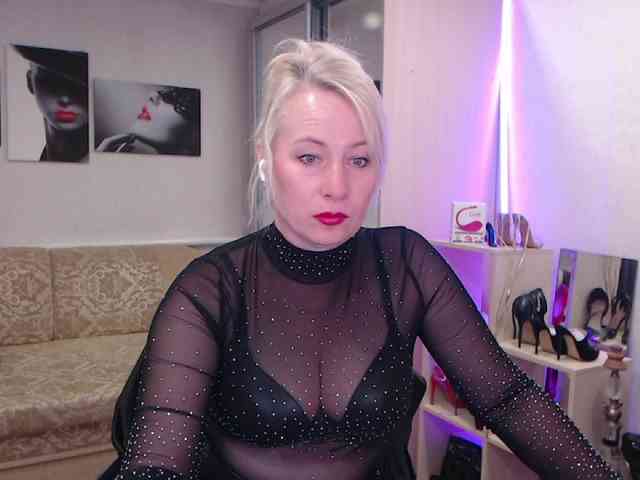 MistressMilfa webcam