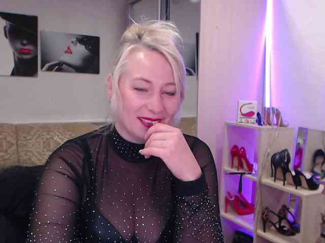 MistressMilfa webcam