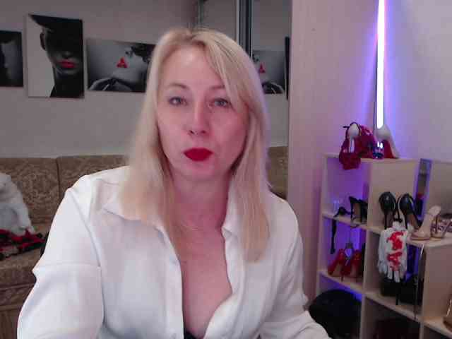 MistressMilfa webcam