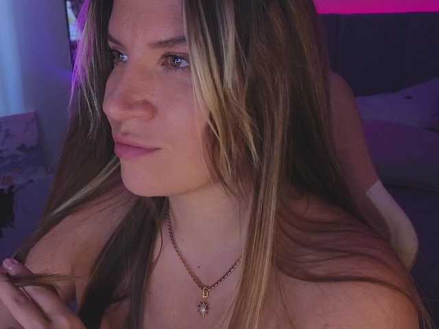BloomBambi live webcam show