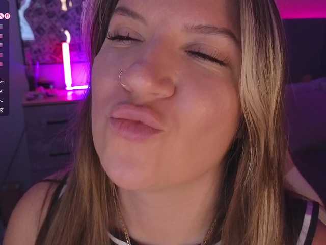 BloomBambi live webcam show