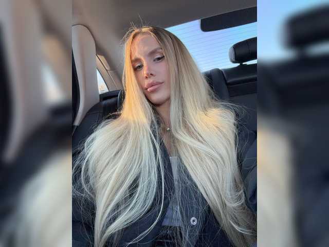 blondinochkaa live cam on BongaCams