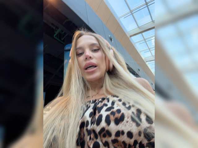 blondinochkaa live cam on BongaCams