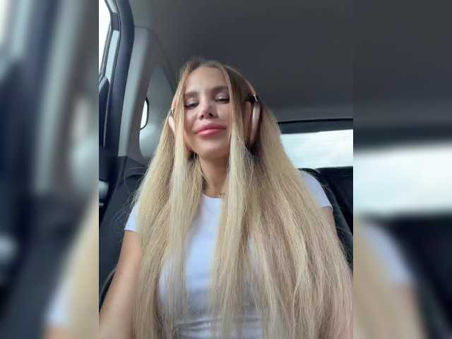 blondinochkaa live webcam show