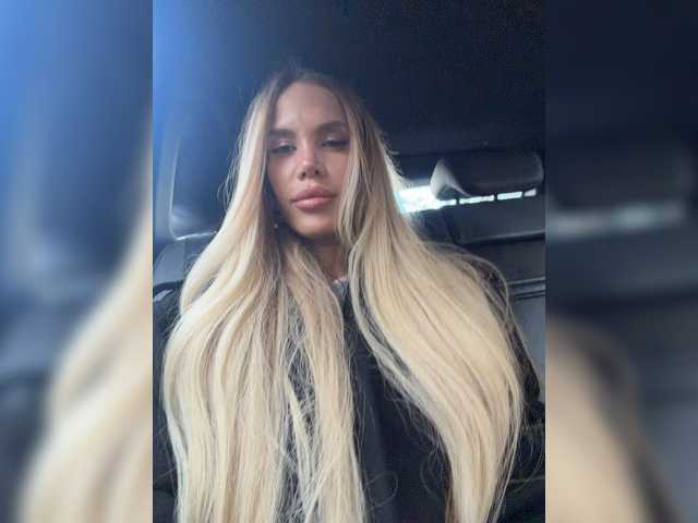 blondinochkaa live cam on BongaCams