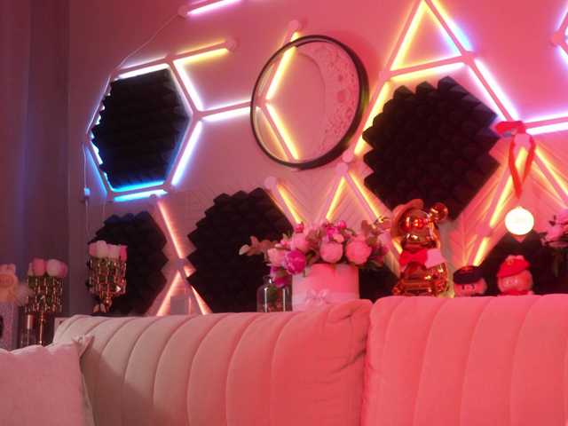 blondinochkaa live cam on BongaCams