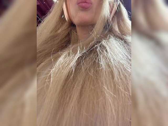 blondinochkaa live webcam show