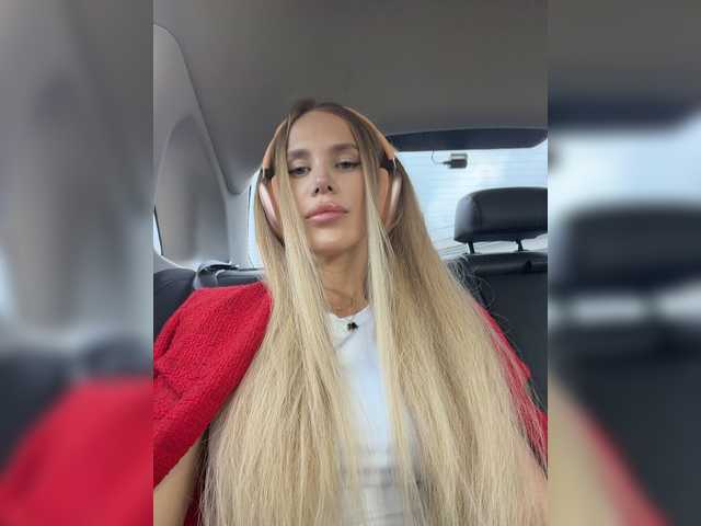 blondinochkaa live cam on BongaCams