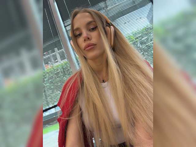 blondinochkaa live webcam show