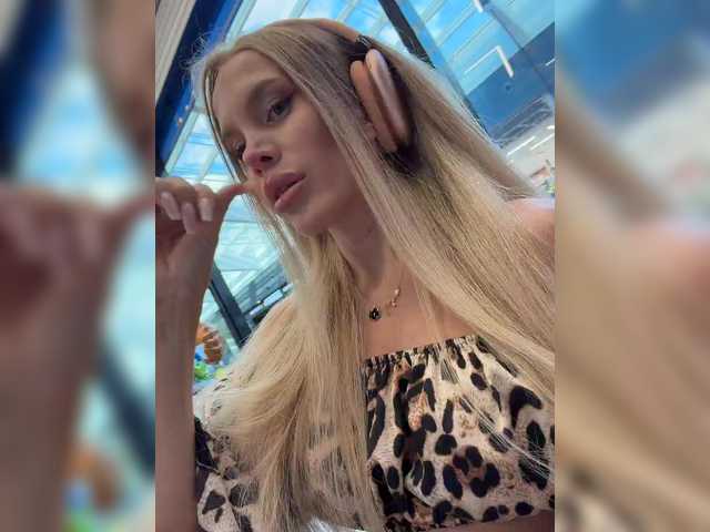 blondinochkaa live cam on BongaCams
