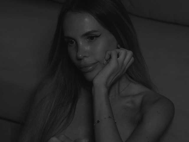 blondinochkaa live webcam show