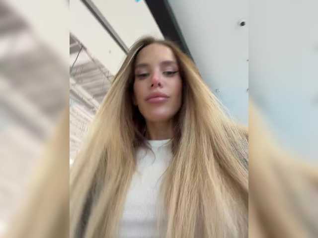 blondinochkaa live cam on BongaCams