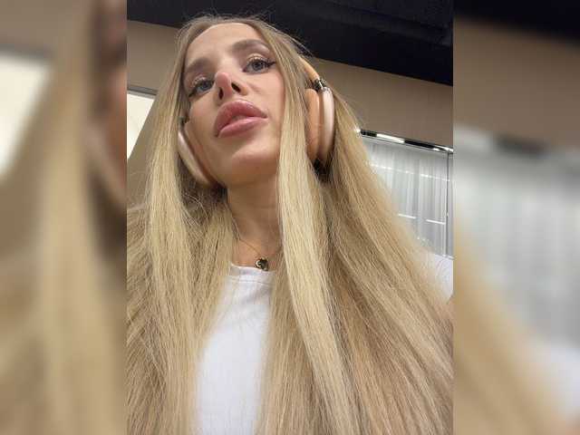 blondinochkaa live webcam show